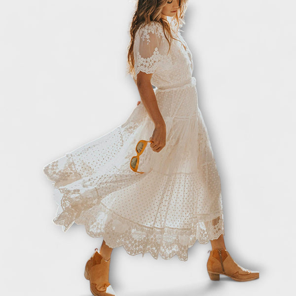 Lacey Midi Dress met V-hals en Korte Mouwen