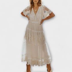 Lacey Midi Dress met V-hals en Korte Mouwen