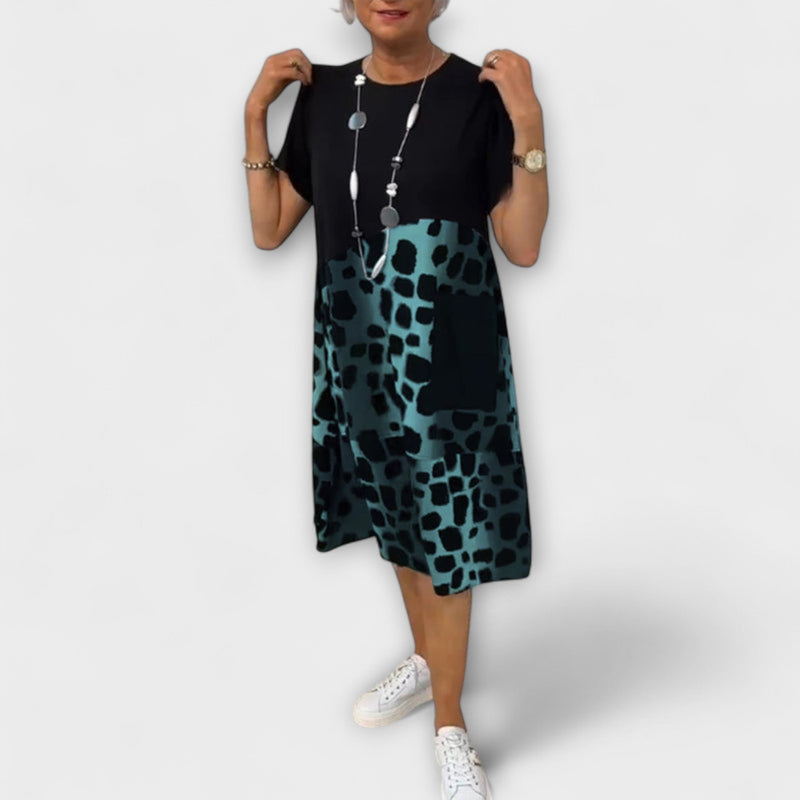 Allison - Chic Luipaardprint Midi Jurk met Korte Mouwen