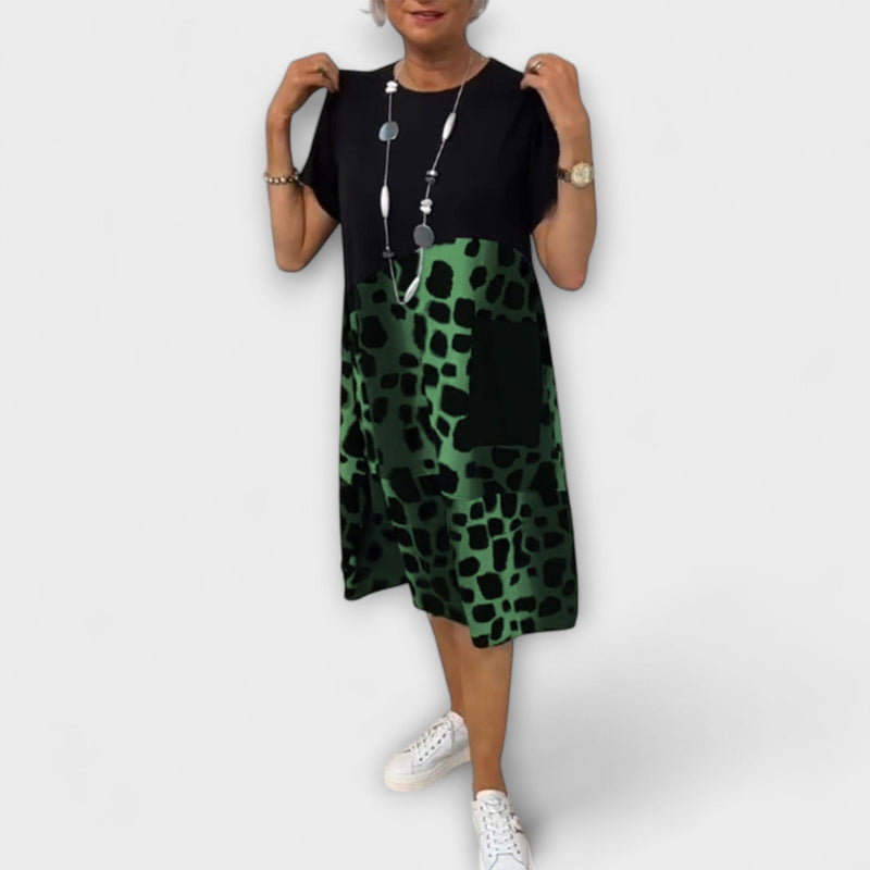 Allison - Chic Luipaardprint Midi Jurk met Korte Mouwen