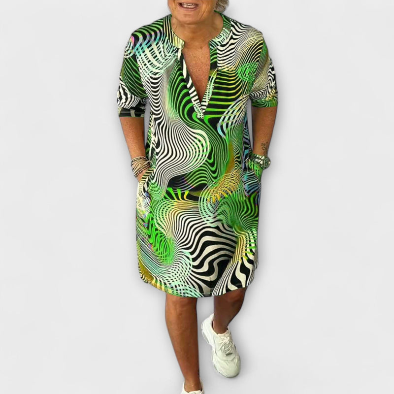 Liora - Kleurrijke Jurk met V-Hals en Elegante Drapering