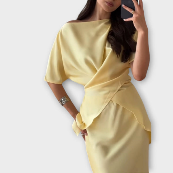 Finja - Off-Shoulder Top met Knoop Voorkant en Rok Ensemble