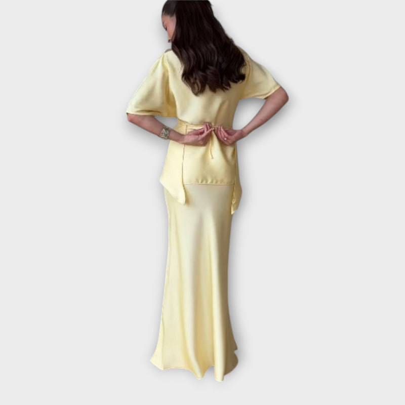 Finja - Off-Shoulder Top met Knoop Voorkant en Rok Ensemble
