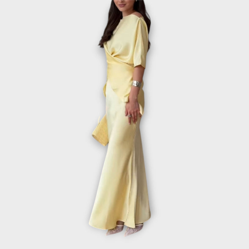 Finja - Off-Shoulder Top met Knoop Voorkant en Rok Ensemble