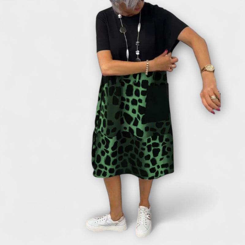 Allison - Chic Luipaardprint Midi Jurk met Korte Mouwen