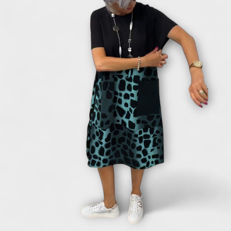 Allison - Chic Luipaardprint Midi Jurk met Korte Mouwen
