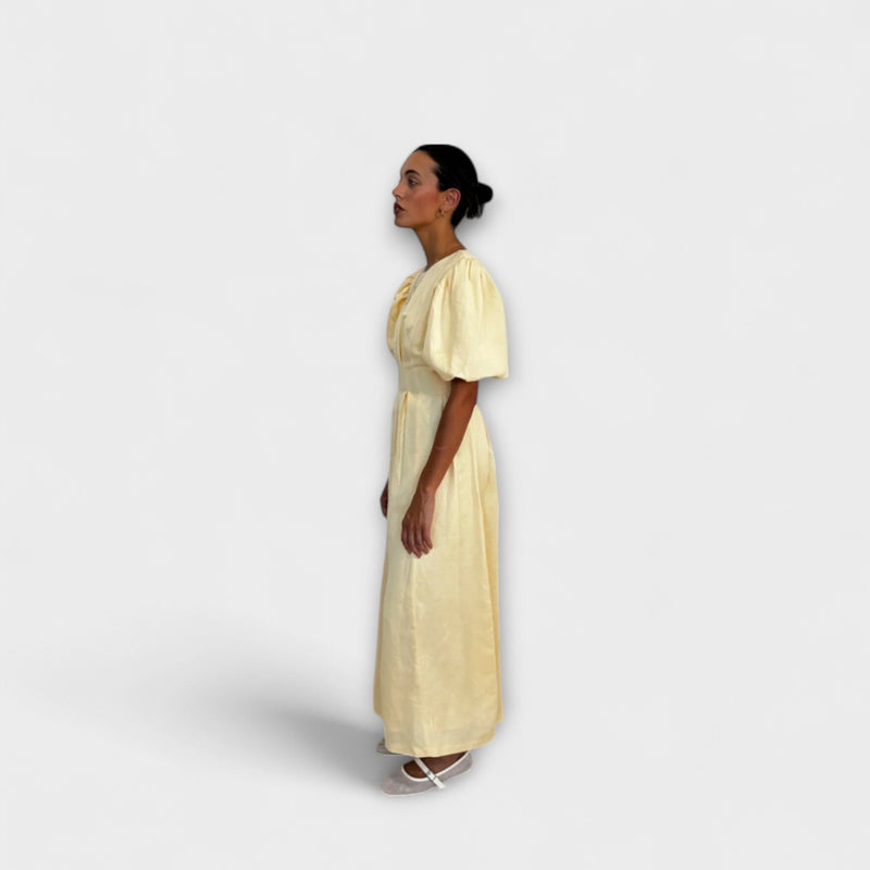 Josephine - Botergele Maxi-jurk met Luchtig Ontwerp
