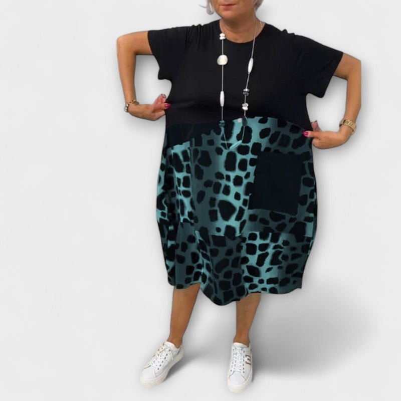 Allison - Chic Luipaardprint Midi Jurk met Korte Mouwen