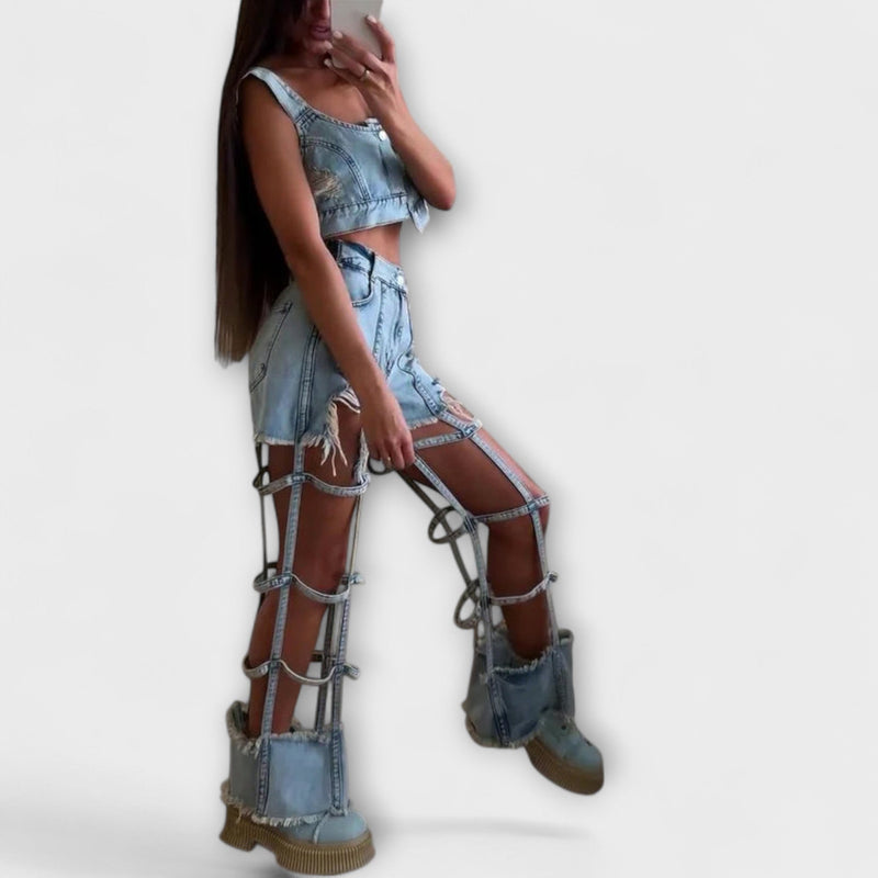 Gaia - Stijlvolle lichtblauwe denim crop top met banddetails en gescheurde shorts set