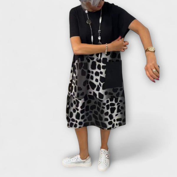 Allison - Chic Luipaardprint Midi Jurk met Korte Mouwen