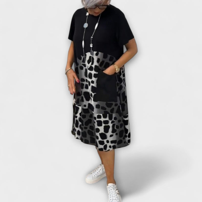 Allison - Chic Luipaardprint Midi Jurk met Korte Mouwen