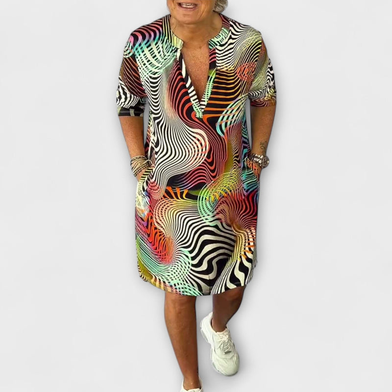 Liora - Kleurrijke Jurk met V-Hals en Elegante Drapering