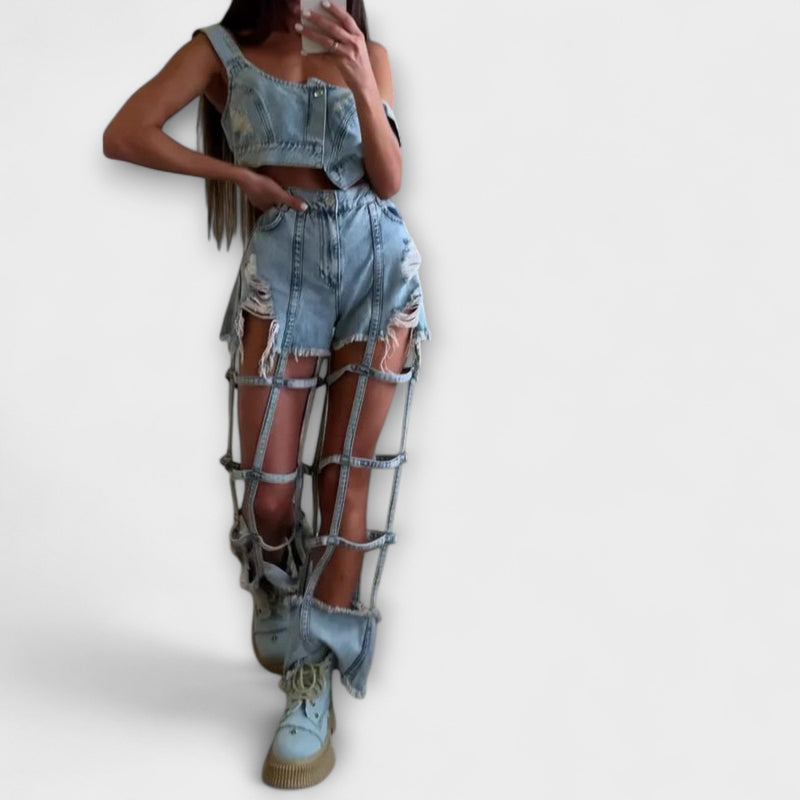 Gaia - Stijlvolle lichtblauwe denim crop top met banddetails en gescheurde shorts set