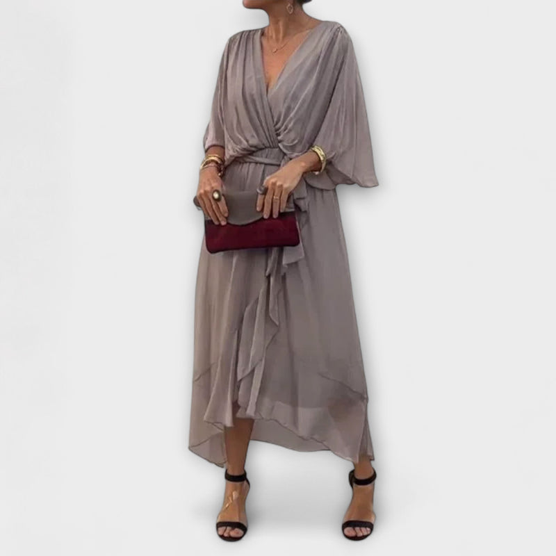 Amoura - Chiffon Jurk met V-hals