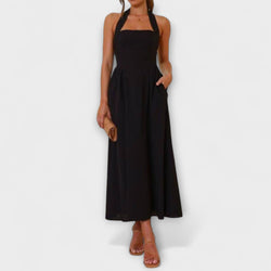 Lydia - Mid-Length Zwarte Halterjurk met Taille Detail