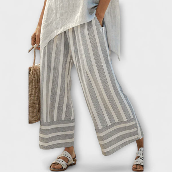 Lucy - Asymmetrische Blouse en Verticaal Gestreepte Broek